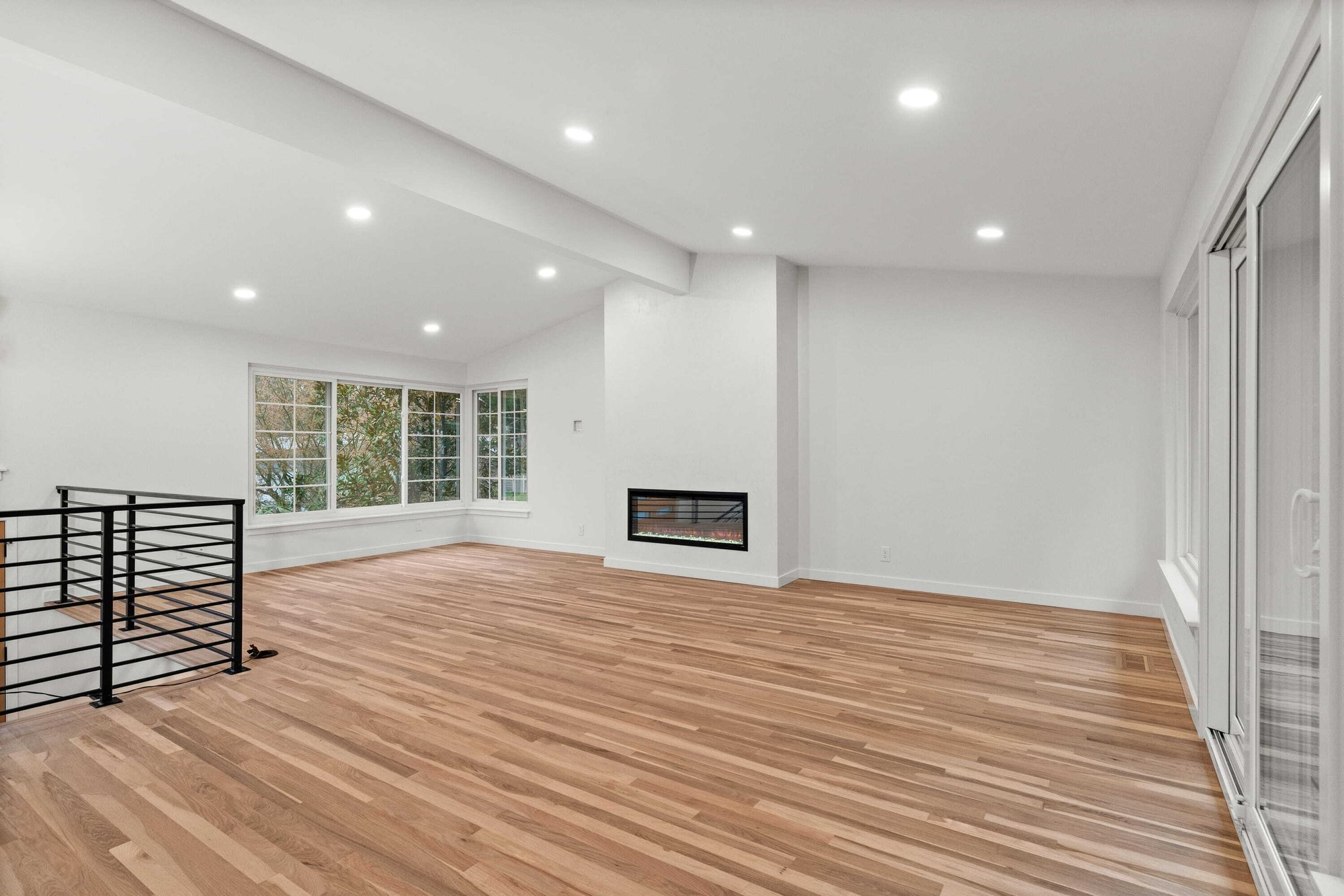 Electric_fireplace1_3000x2000 (1)