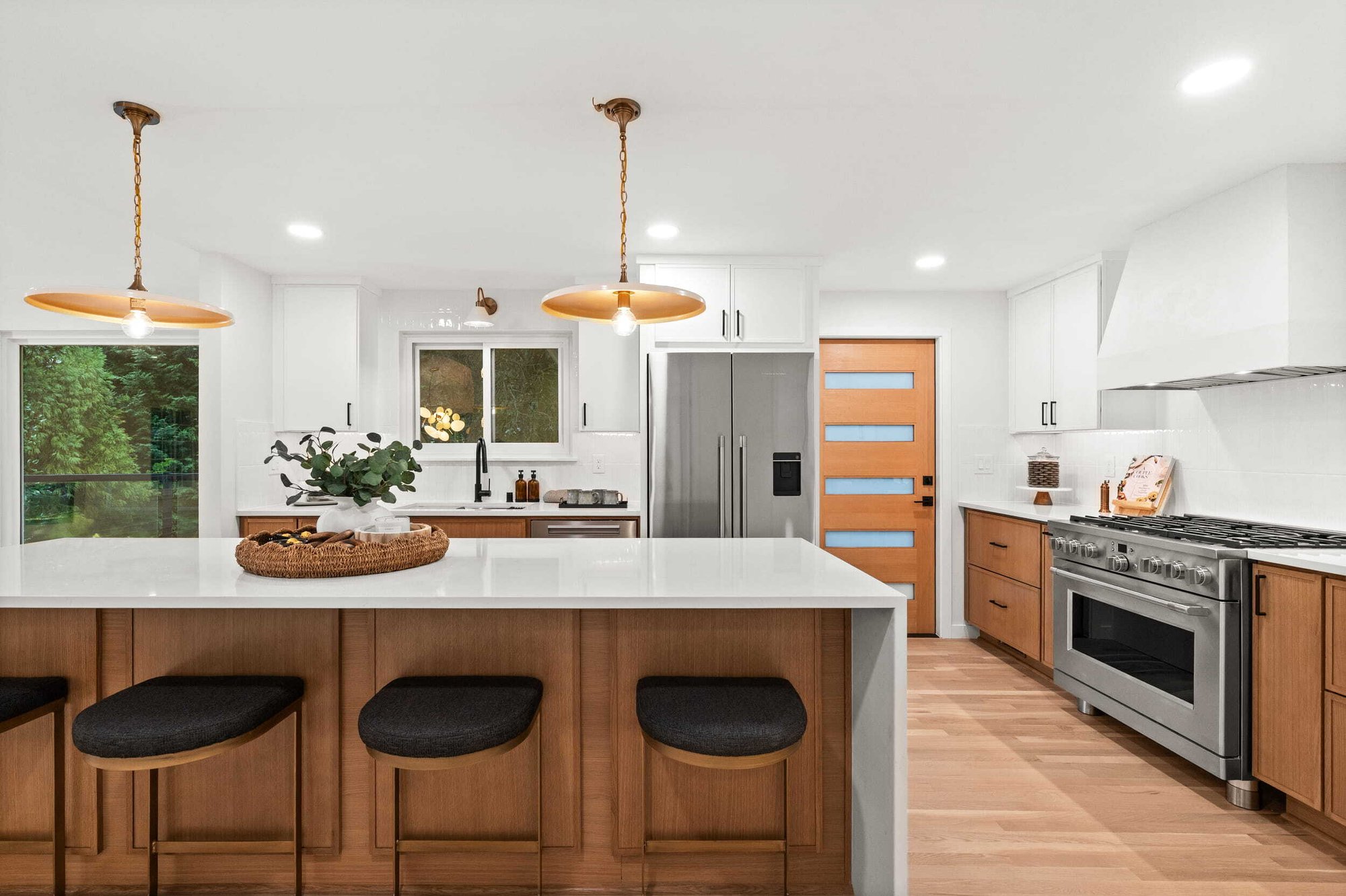 Large_kitchen_island_2500x1666 (1)