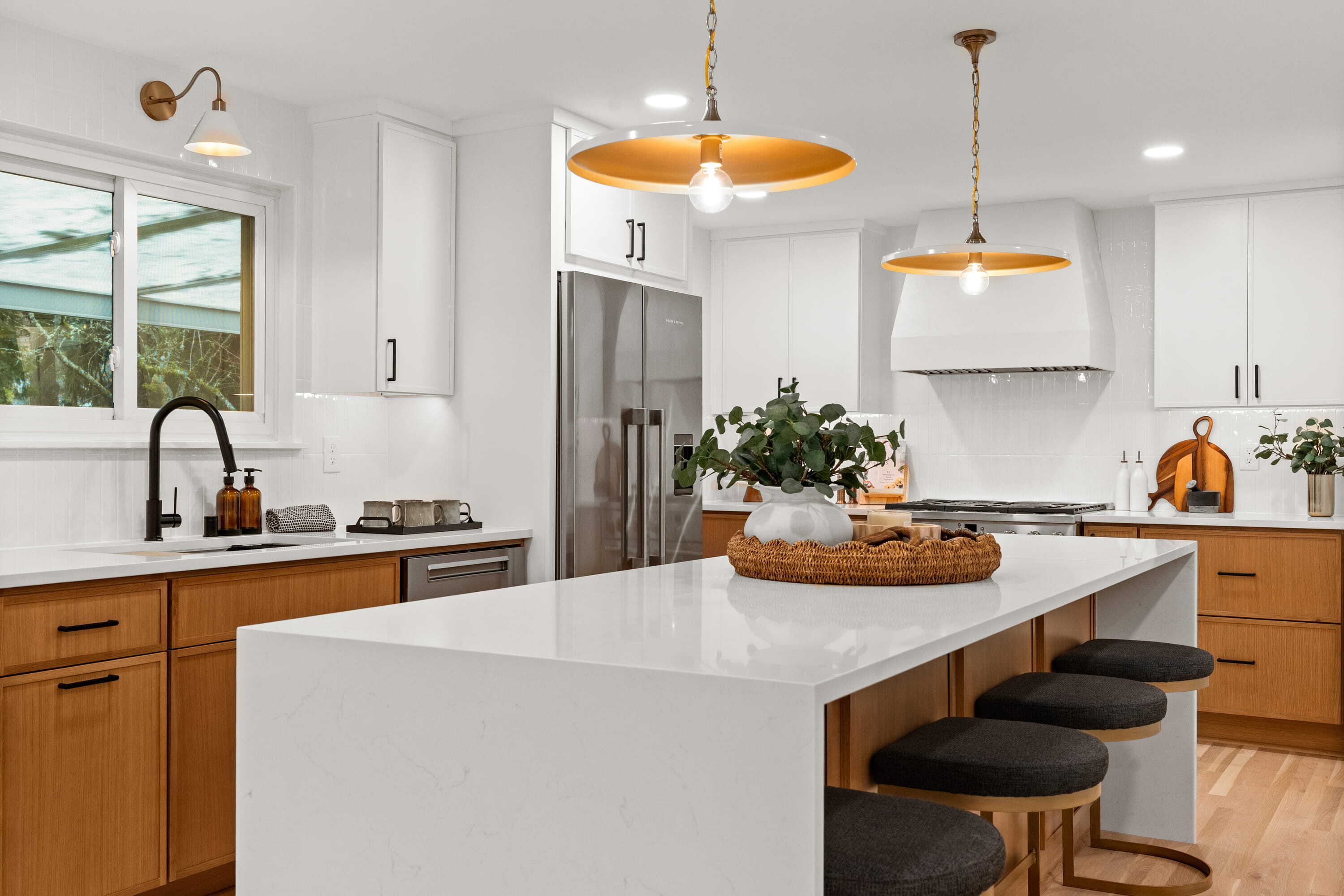 Custom_lighting1_3000x2000 (1)